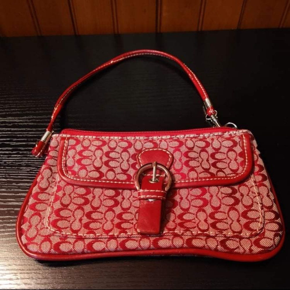 Coach Wristlet red ♥️